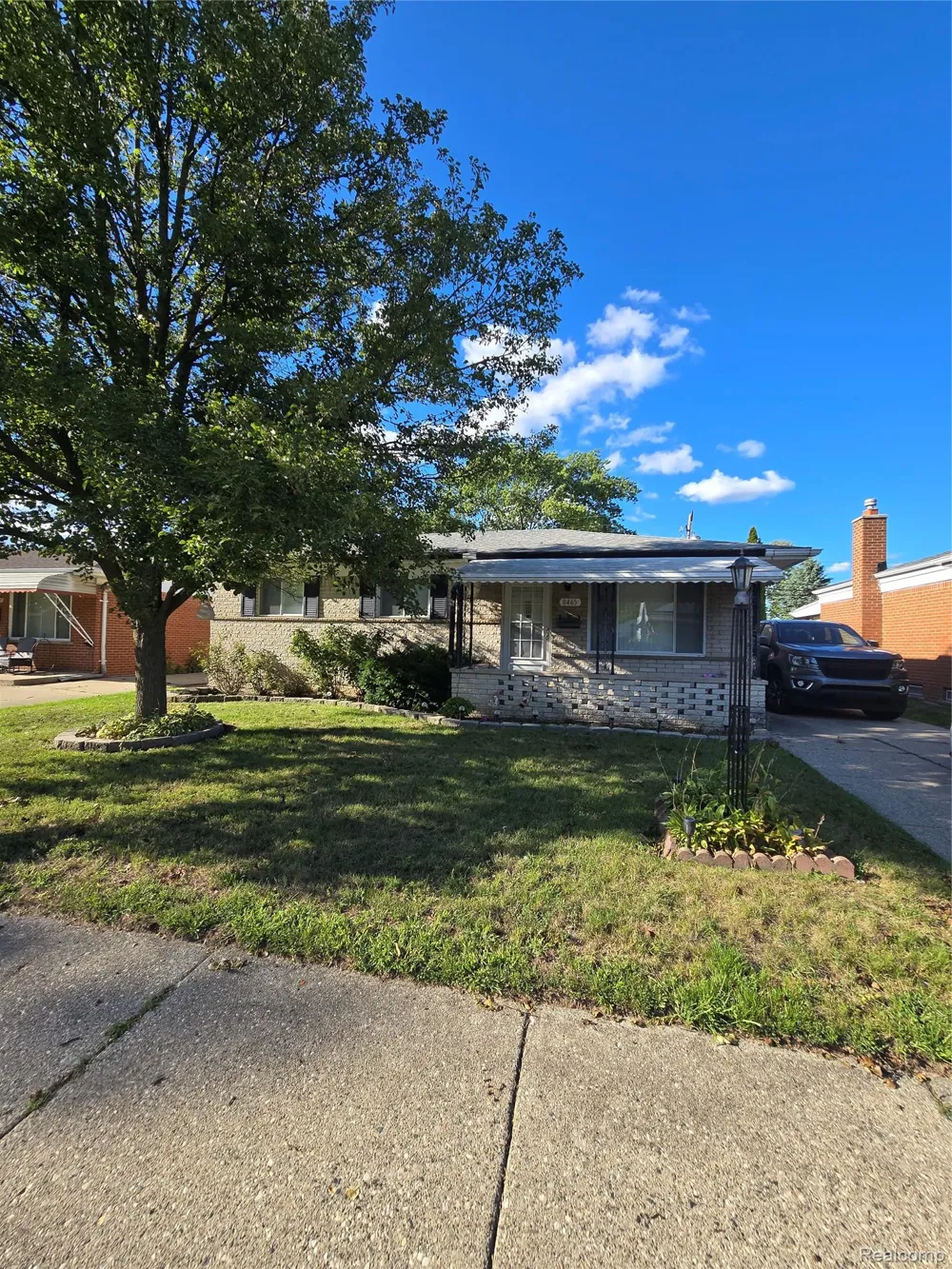 8465 Helen Center Line City, MI 48015