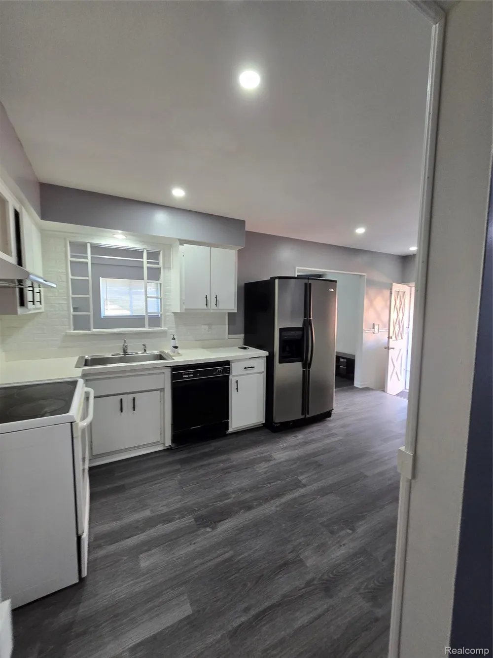 8465 Helen Center Line City, MI 48015