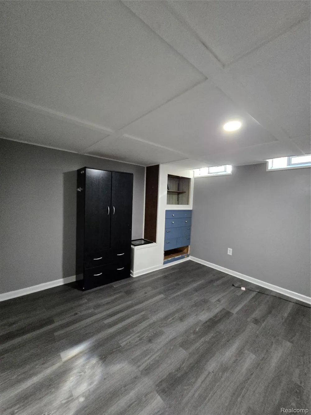 8465 Helen Center Line City, MI 48015