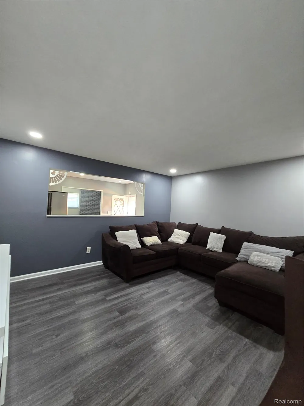 8465 Helen Center Line City, MI 48015