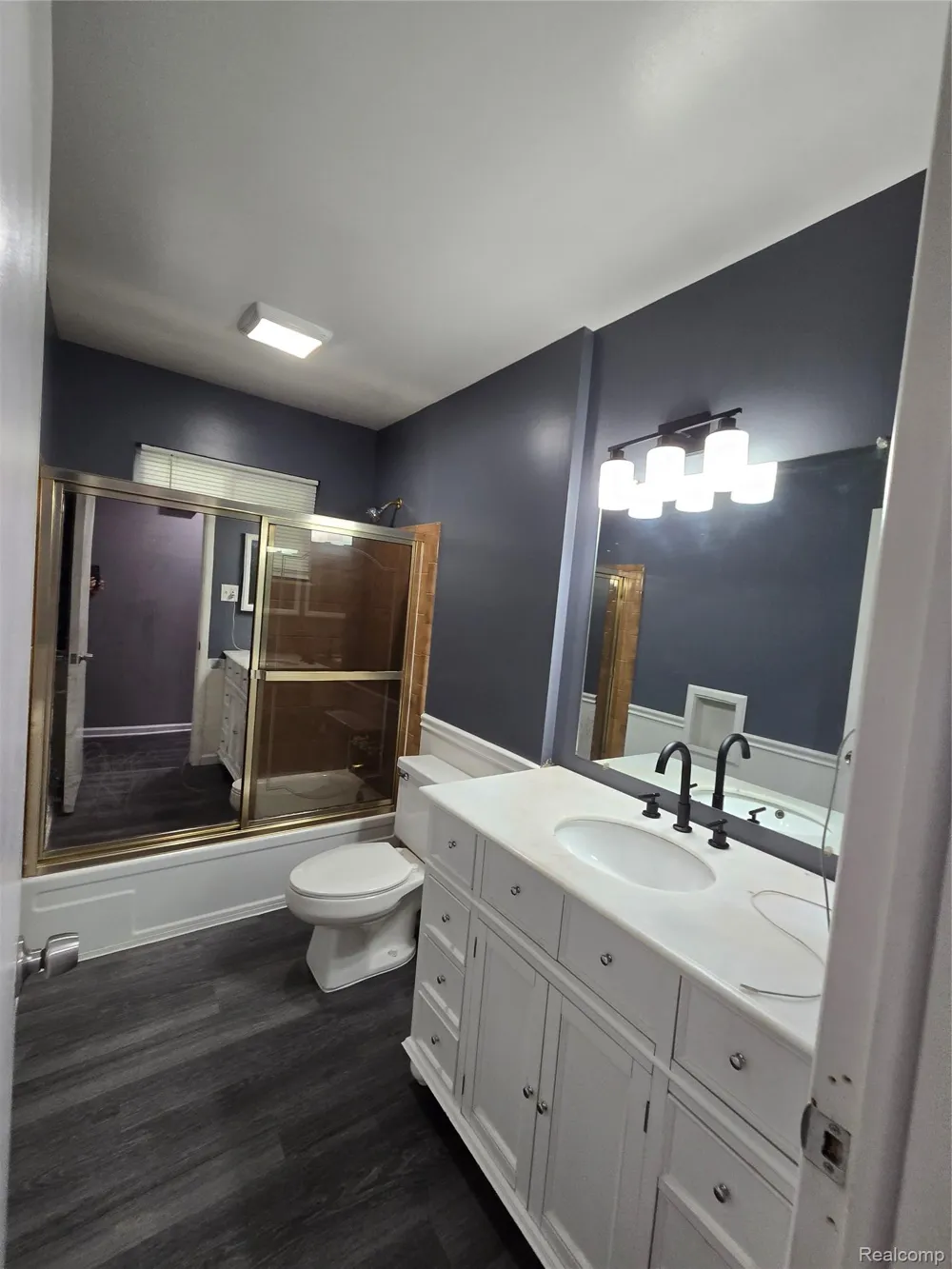 8465 Helen Center Line City, MI 48015