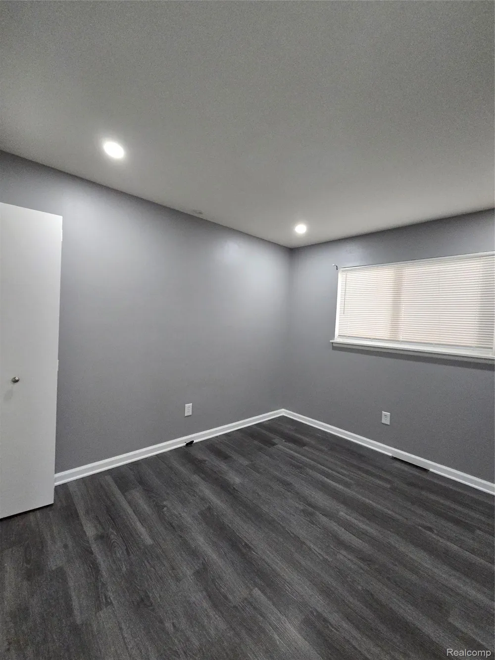 8465 Helen Center Line City, MI 48015