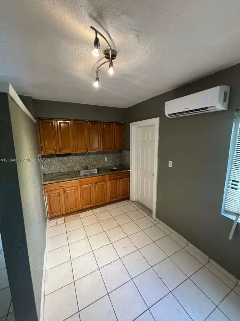 1167 NW 112th St #A Miami, FL 33168
