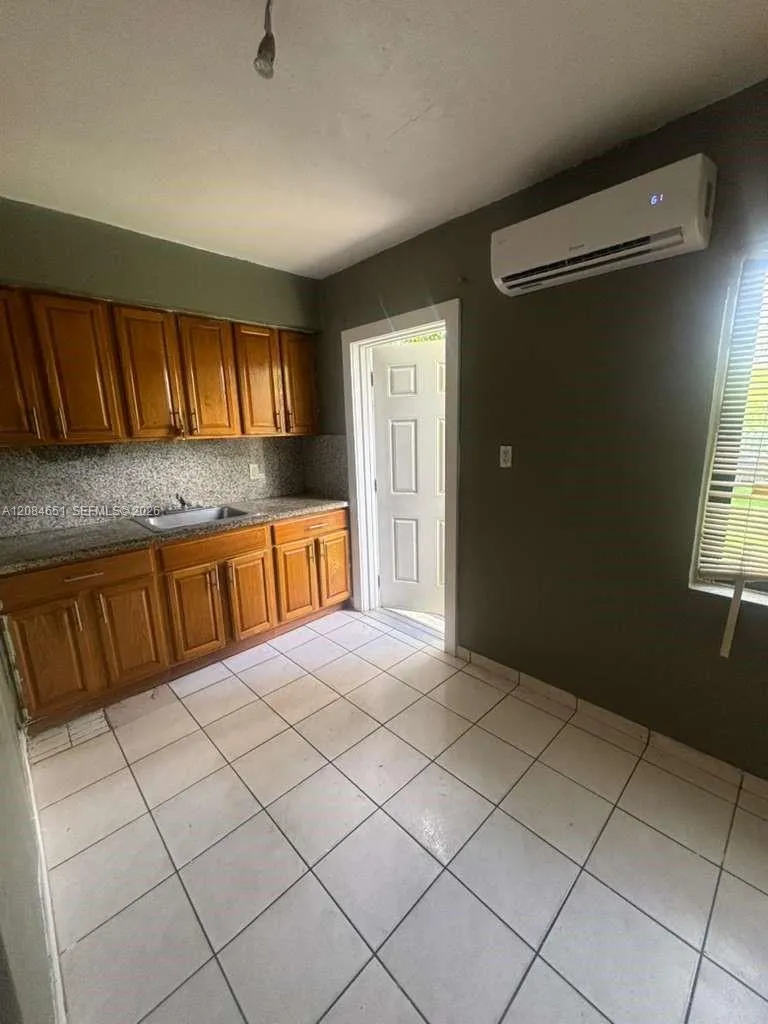 1167 NW 112th St #A Miami, FL 33168