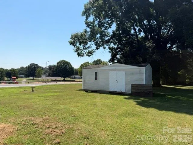 1722 Unity Drive Statesville, NC 28625