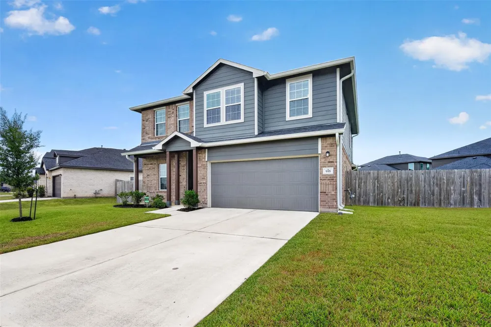 935 Alaska Cedar Drive Crosby, TX 77532