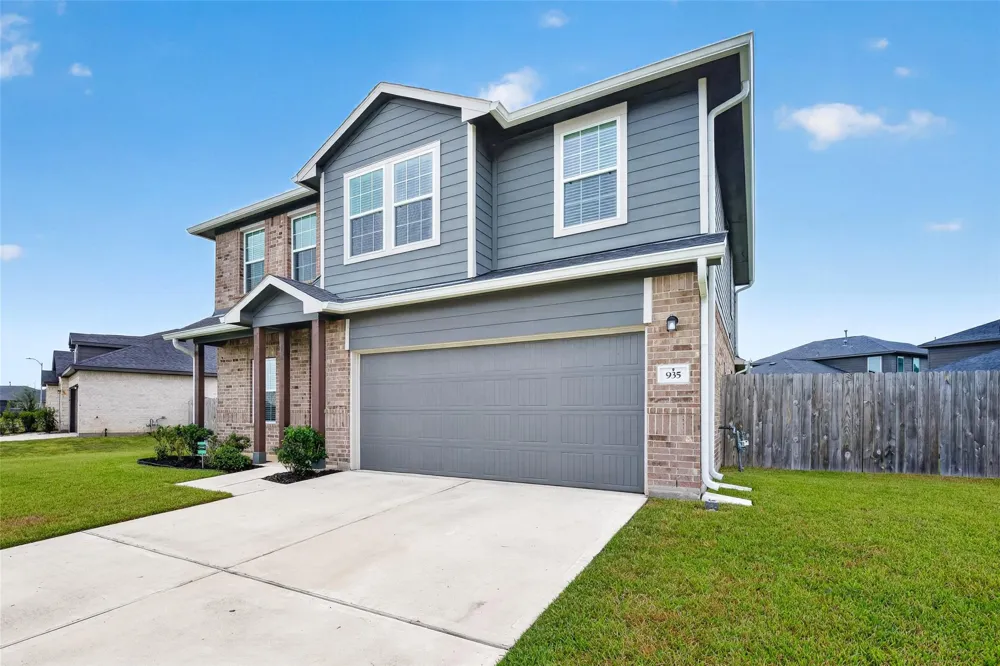 935 Alaska Cedar Drive Crosby, TX 77532