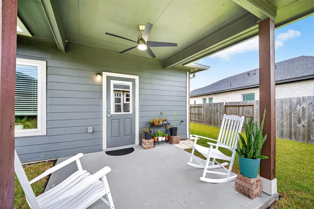 935 Alaska Cedar Drive Crosby, TX 77532