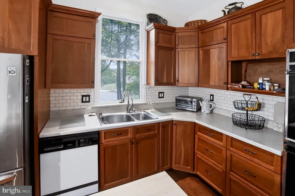 83 FLINT RIDGE DRIVE Reading, PA 19607