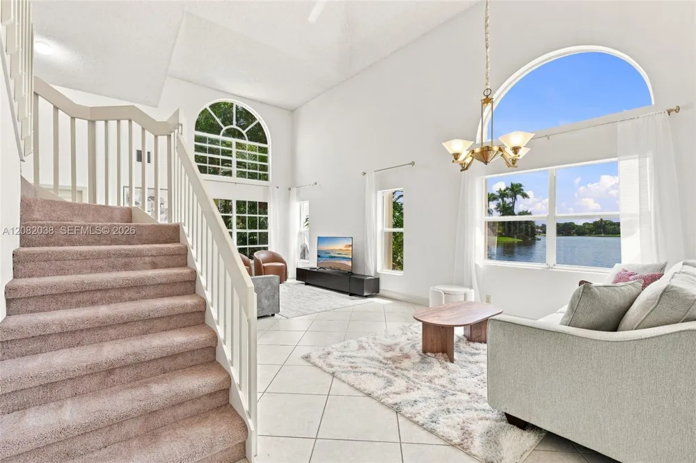 2873 Oak Park Cir Davie, FL 33328