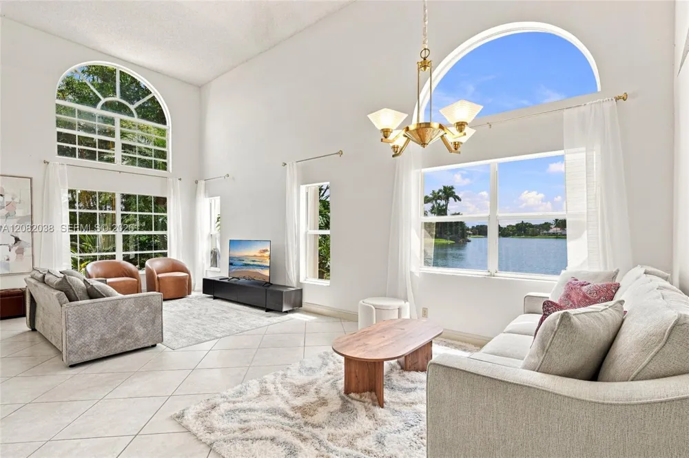2873 Oak Park Cir Davie, FL 33328