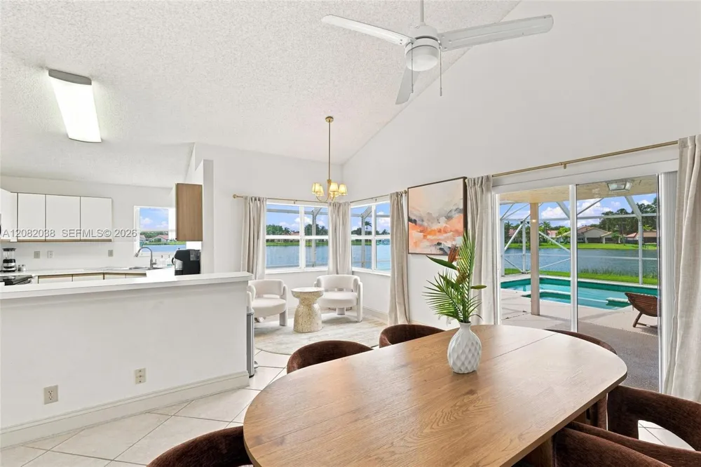 2873 Oak Park Cir Davie, FL 33328