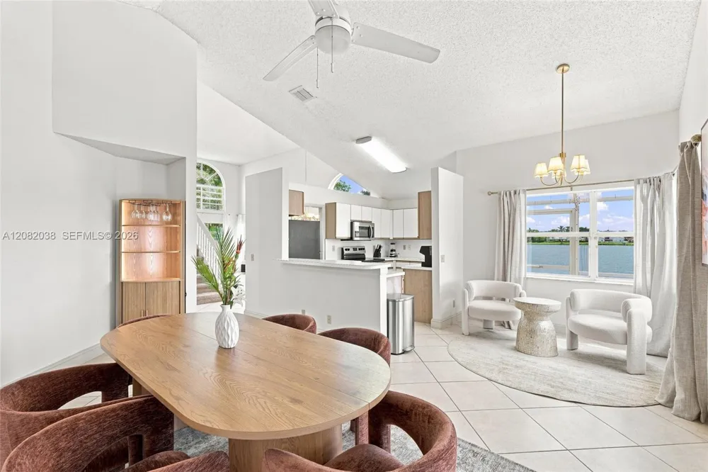 2873 Oak Park Cir Davie, FL 33328