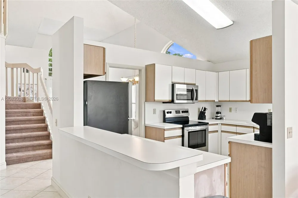 2873 Oak Park Cir Davie, FL 33328