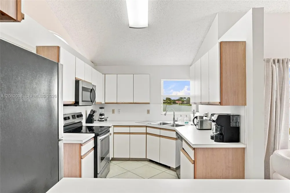 2873 Oak Park Cir Davie, FL 33328