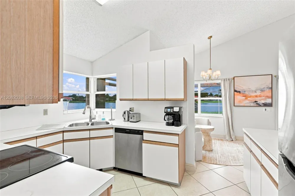 2873 Oak Park Cir Davie, FL 33328