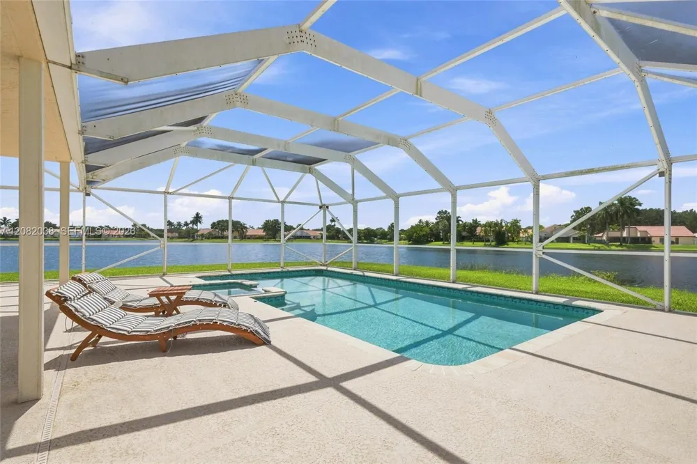 2873 Oak Park Cir Davie, FL 33328