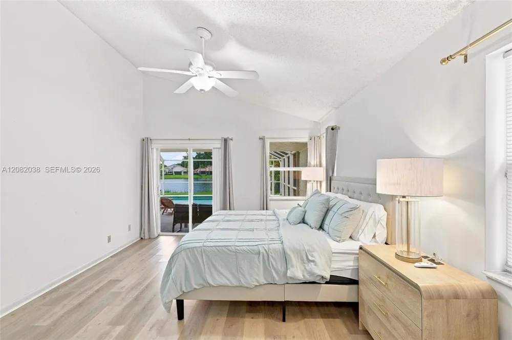 2873 Oak Park Cir Davie, FL 33328