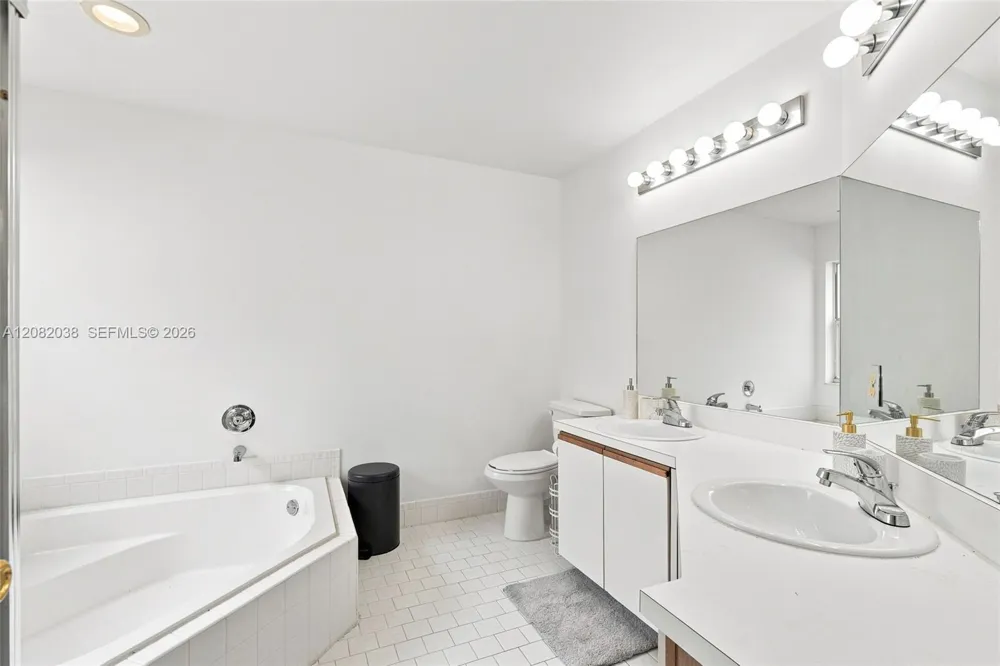 2873 Oak Park Cir Davie, FL 33328