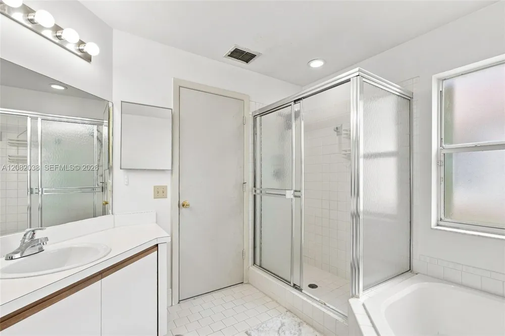 2873 Oak Park Cir Davie, FL 33328