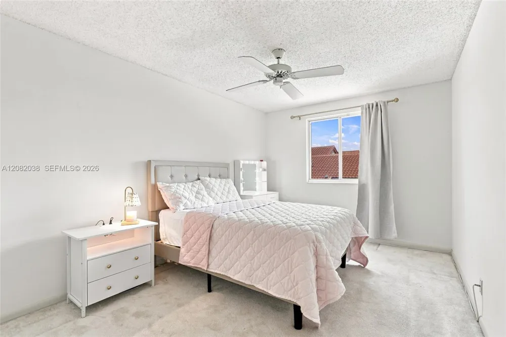 2873 Oak Park Cir Davie, FL 33328