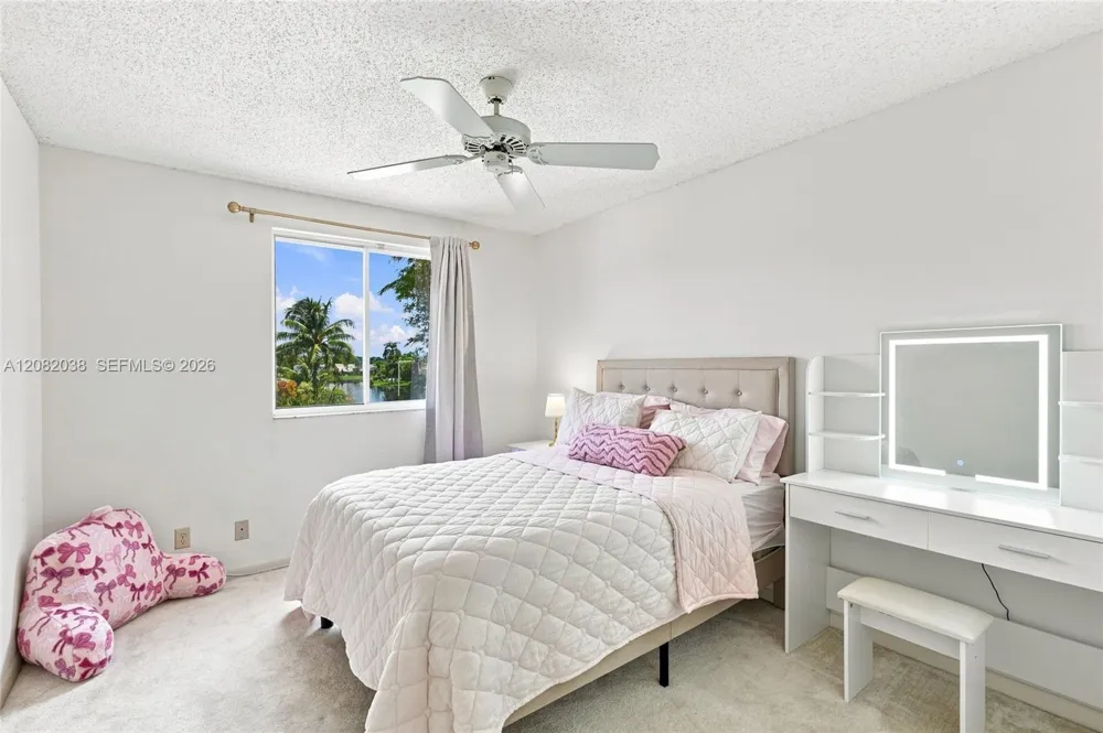 2873 Oak Park Cir Davie, FL 33328