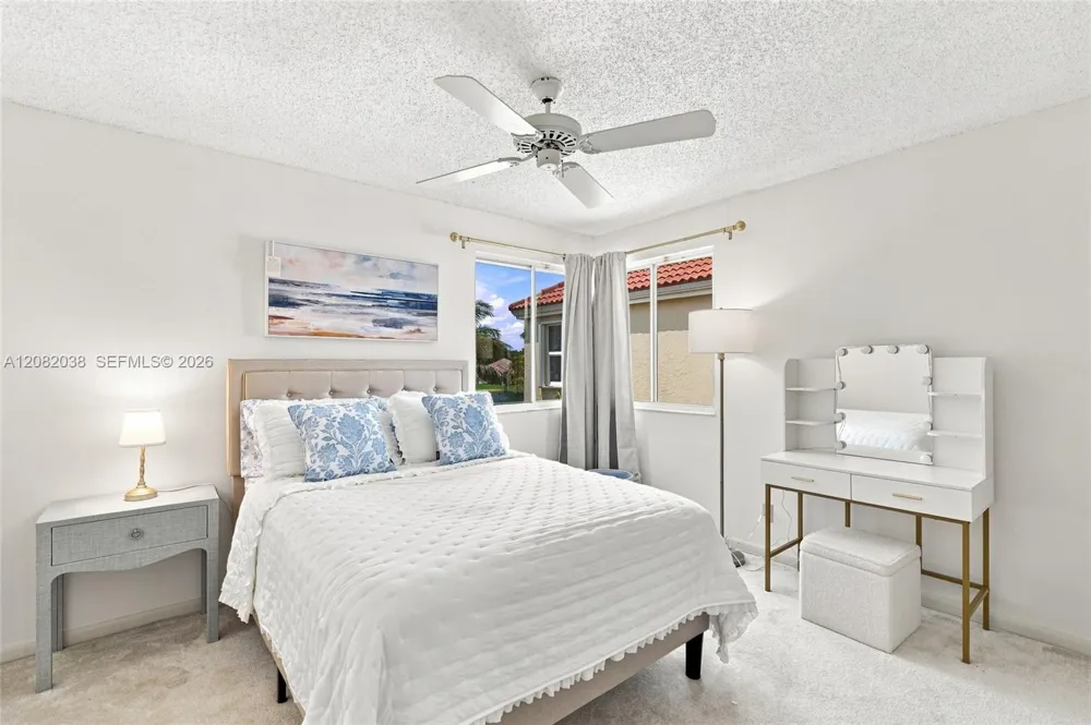 2873 Oak Park Cir Davie, FL 33328