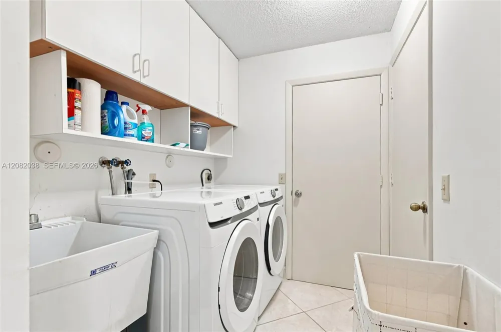 2873 Oak Park Cir Davie, FL 33328