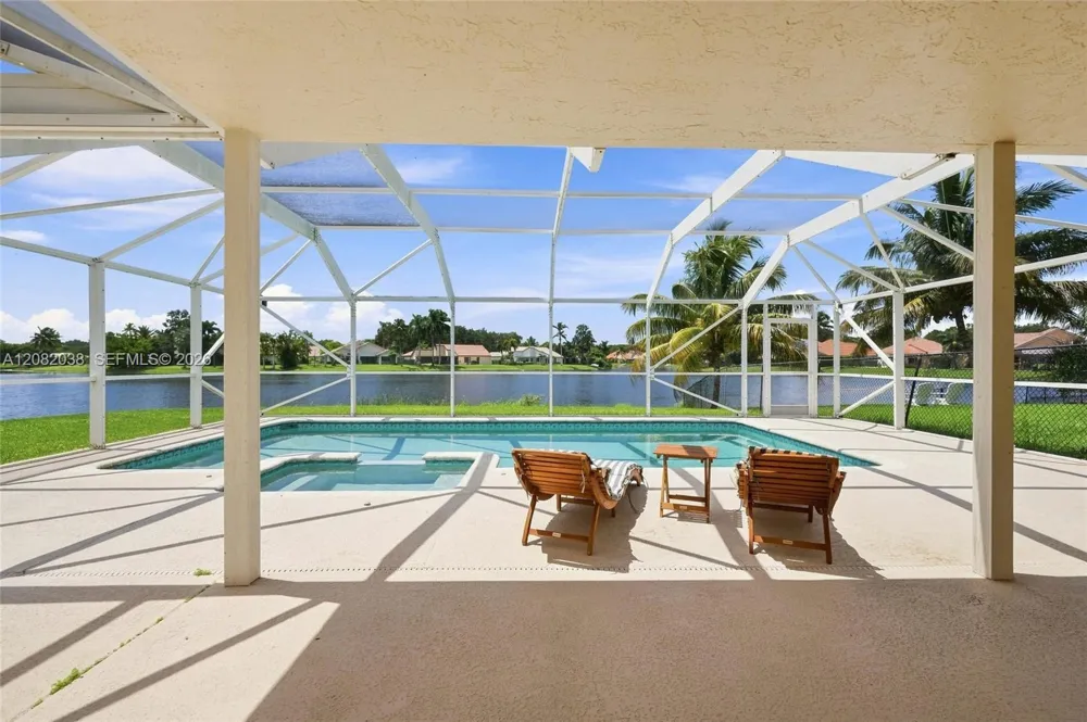 2873 Oak Park Cir Davie, FL 33328