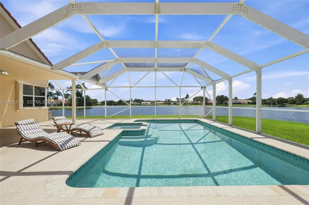 2873 Oak Park Cir Davie, FL 33328
