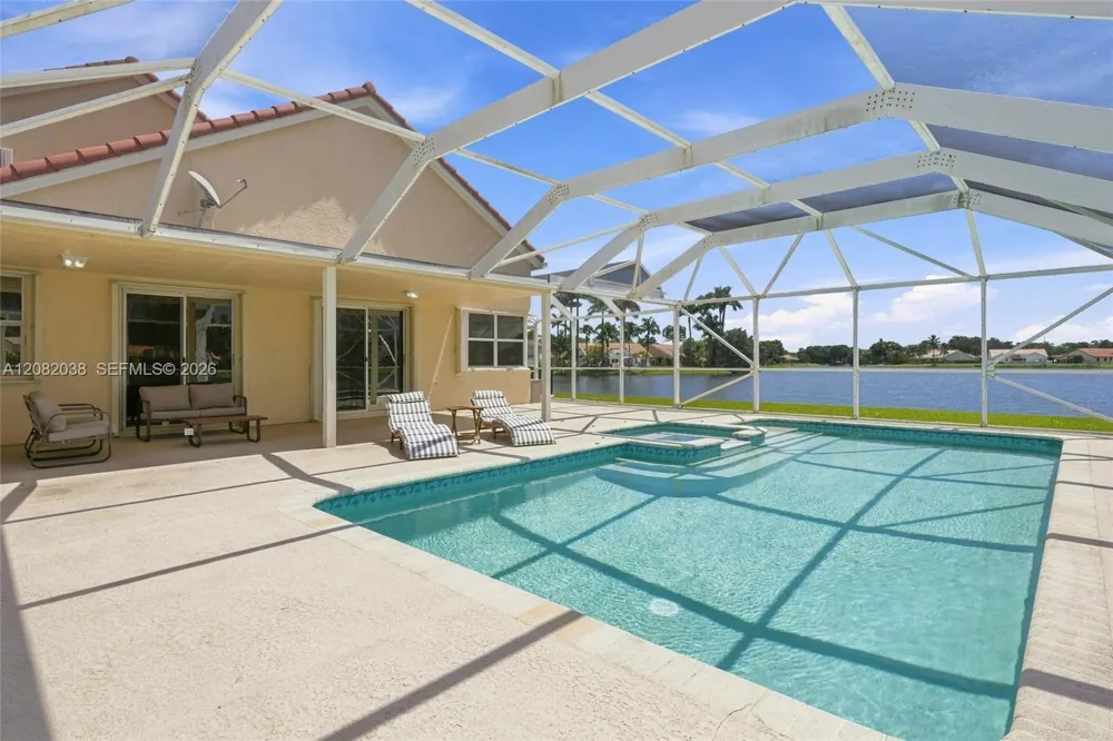 2873 Oak Park Cir Davie, FL 33328