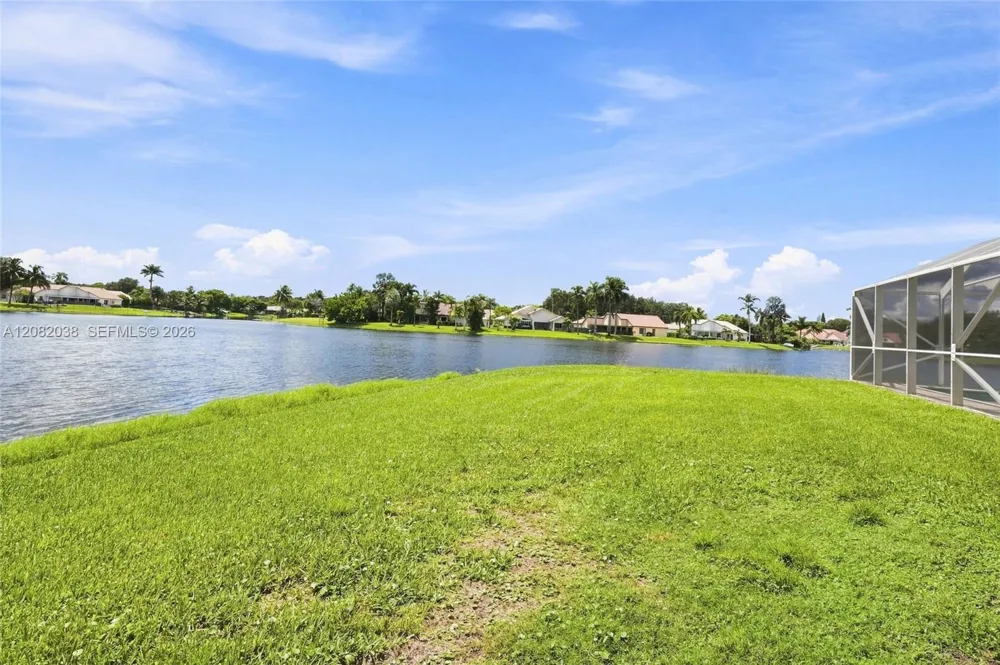 2873 Oak Park Cir Davie, FL 33328