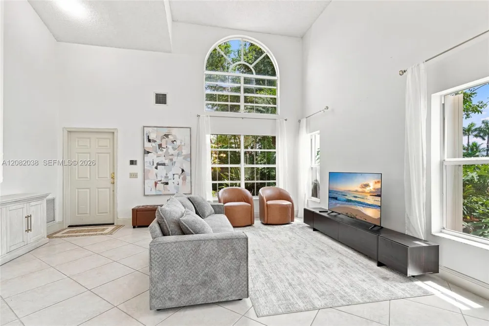 2873 Oak Park Cir Davie, FL 33328