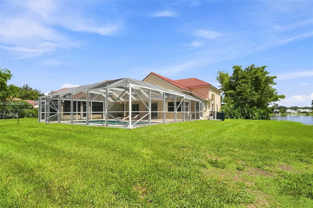2873 Oak Park Cir Davie, FL 33328