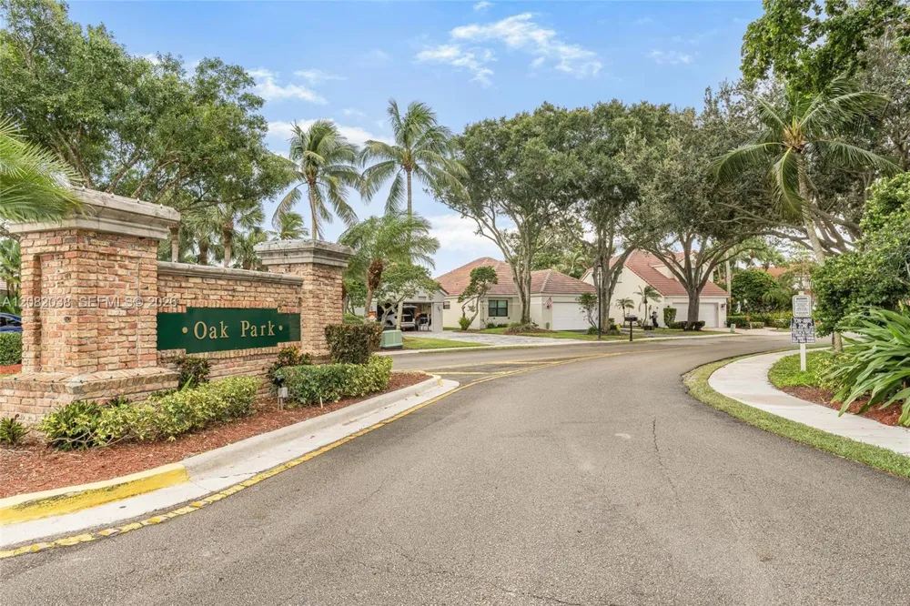 2873 Oak Park Cir Davie, FL 33328