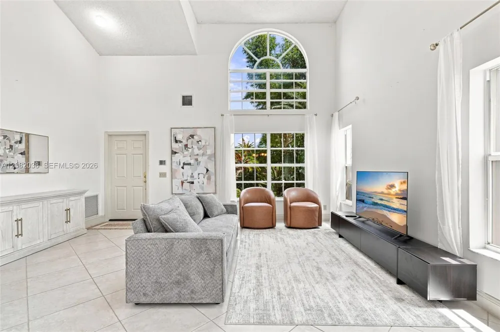 2873 Oak Park Cir Davie, FL 33328
