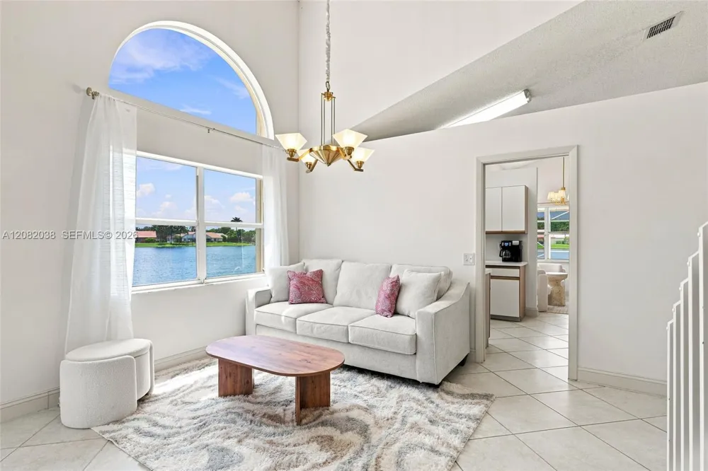 2873 Oak Park Cir Davie, FL 33328
