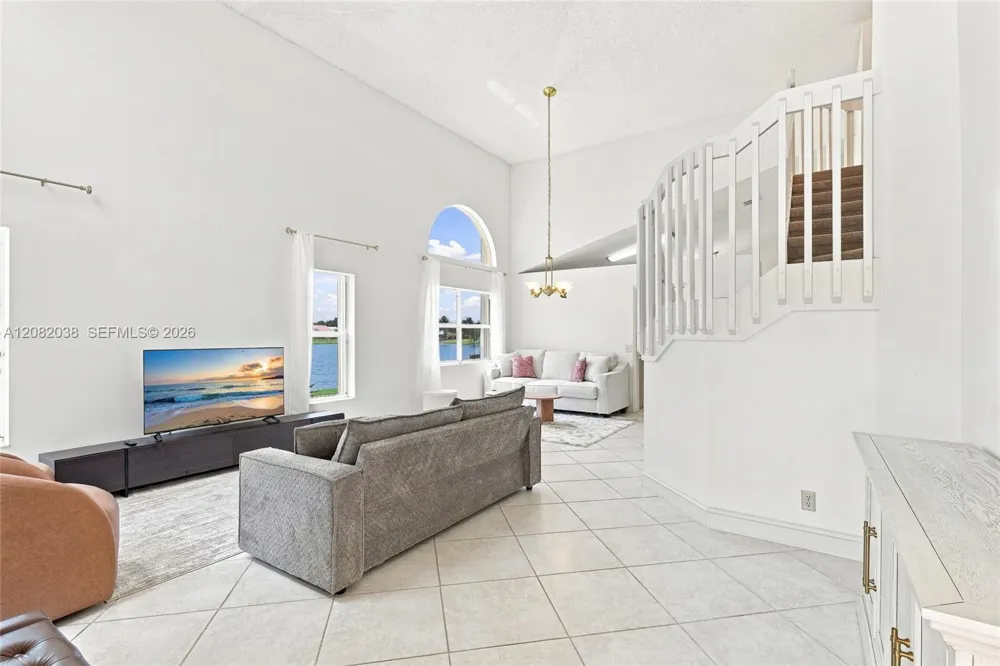 2873 Oak Park Cir Davie, FL 33328