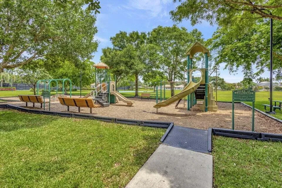4636 Windward Cove Lane Wellington, FL 33449