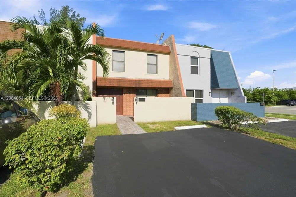 7597 NW 75th Ave Tamarac, FL 33321