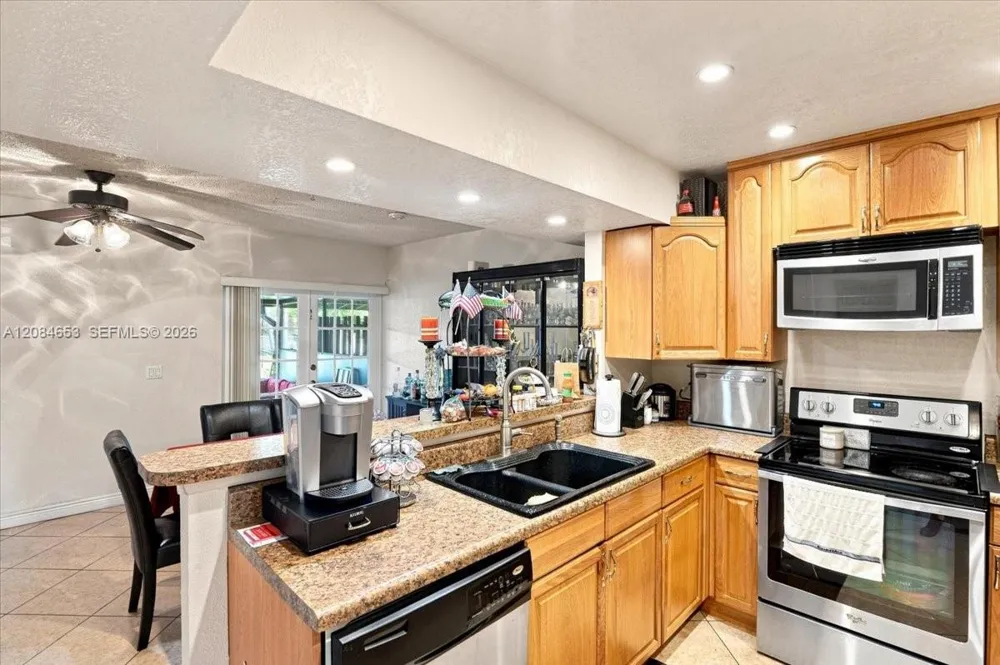 7597 NW 75th Ave Tamarac, FL 33321