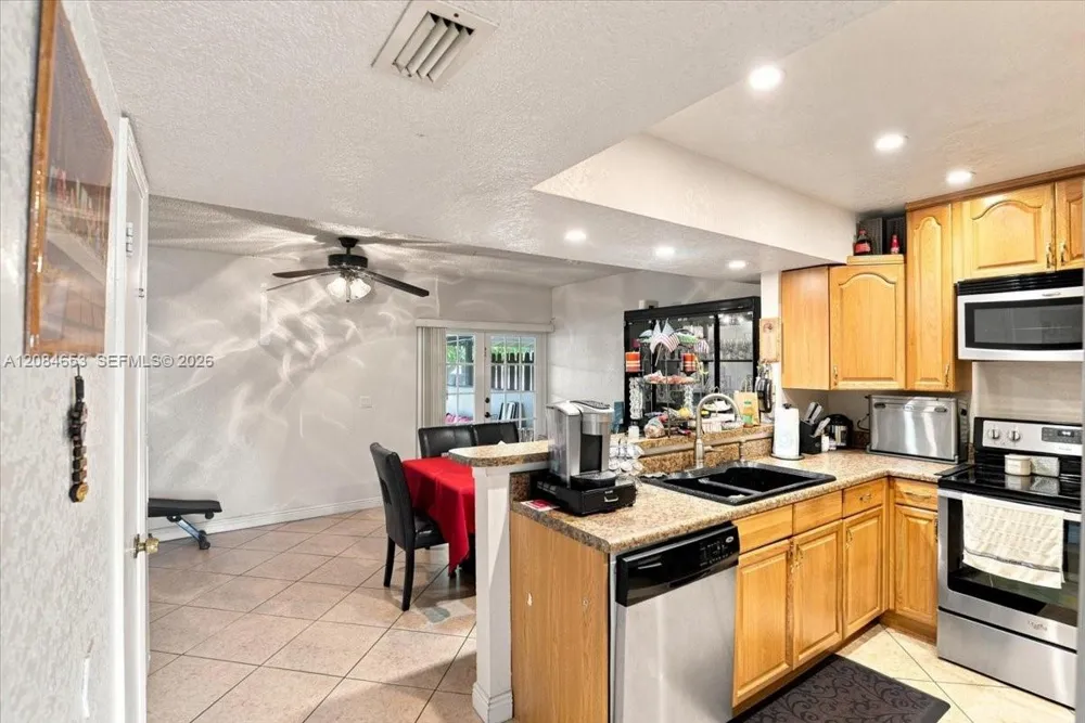 7597 NW 75th Ave Tamarac, FL 33321