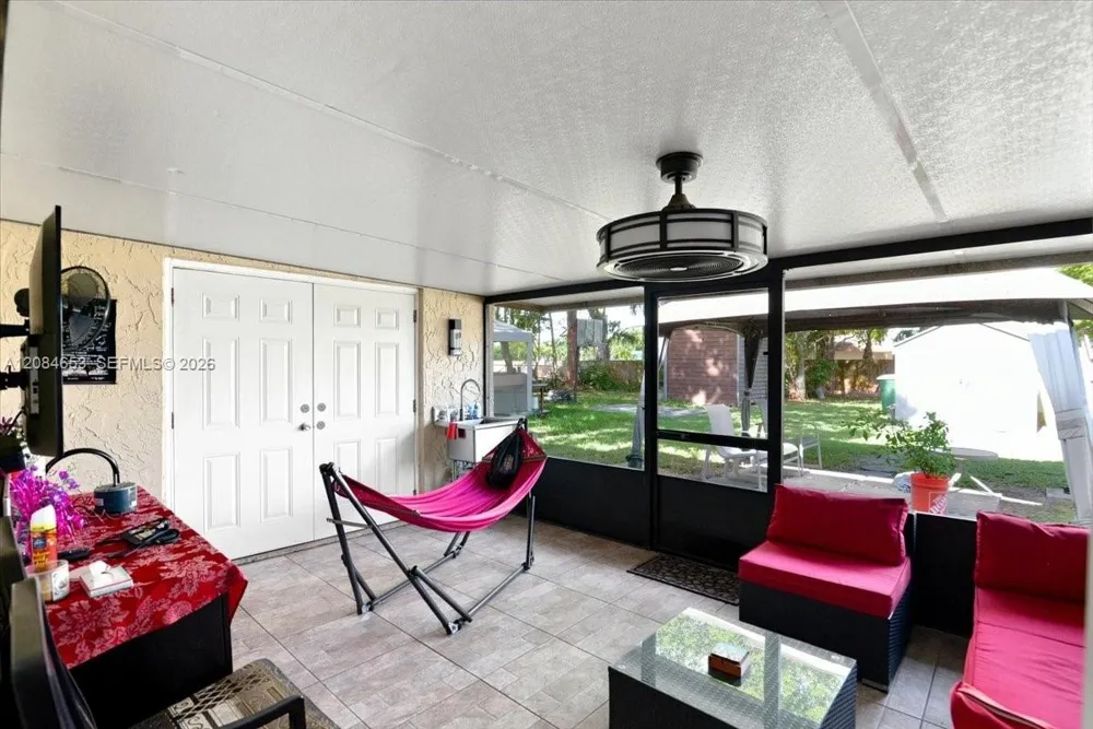 7597 NW 75th Ave Tamarac, FL 33321