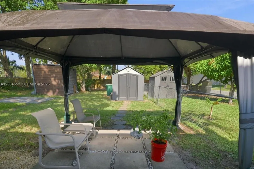 7597 NW 75th Ave Tamarac, FL 33321