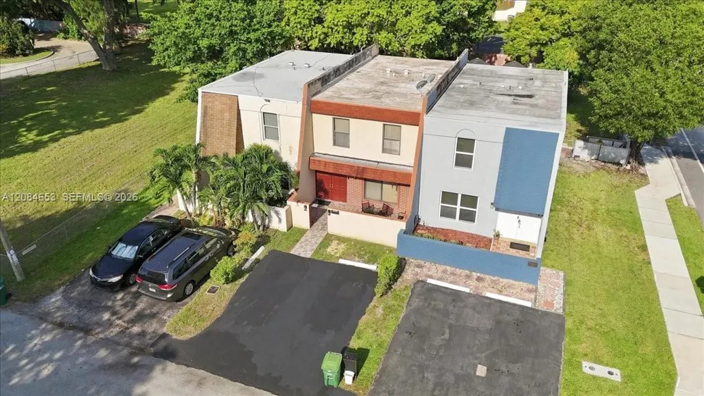 7597 NW 75th Ave Tamarac, FL 33321