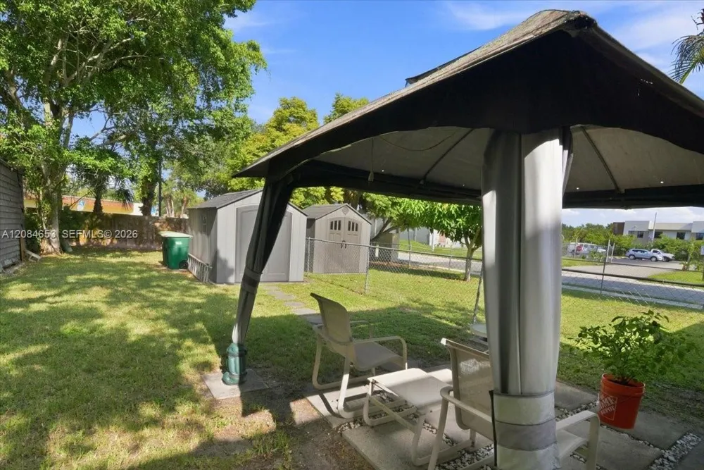 7597 NW 75th Ave Tamarac, FL 33321