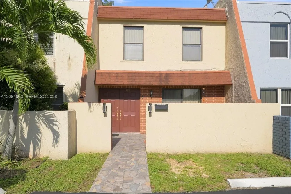 7597 NW 75th Ave Tamarac, FL 33321