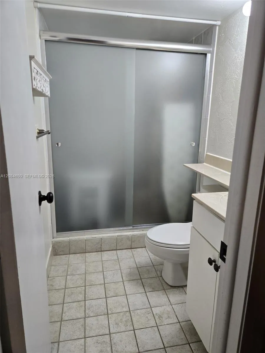 14321 Kendall Dr #210F Miami, FL 33186