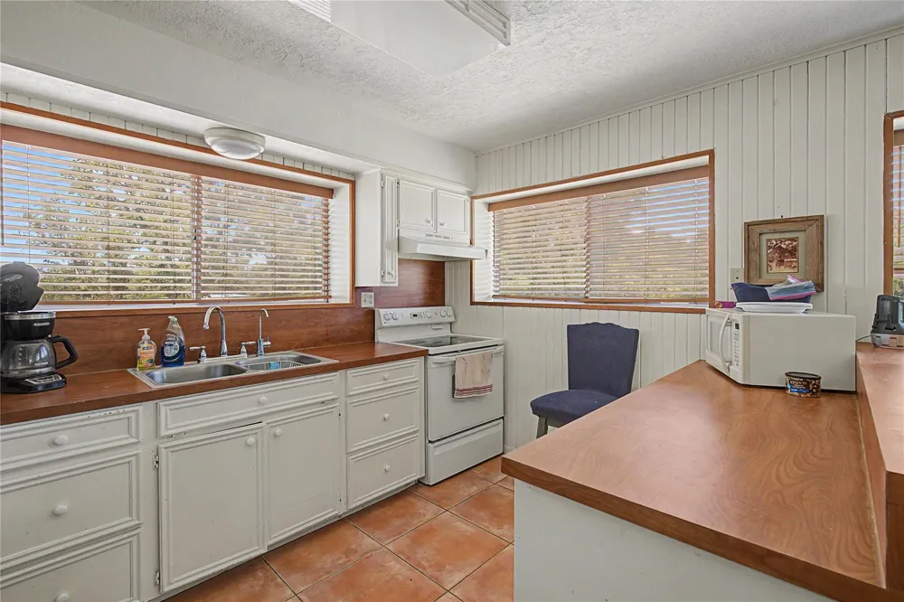3233 State Highway 19 Trinity, TX 75862