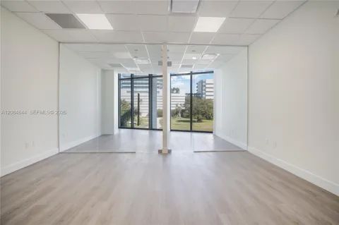 21290 Biscayne Blvd #200